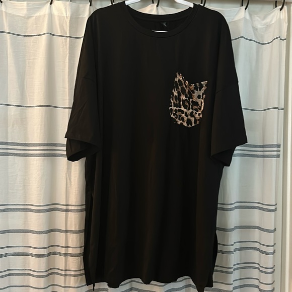 Black Leopard Pocket Women's Tunic - Picture 1 of 2